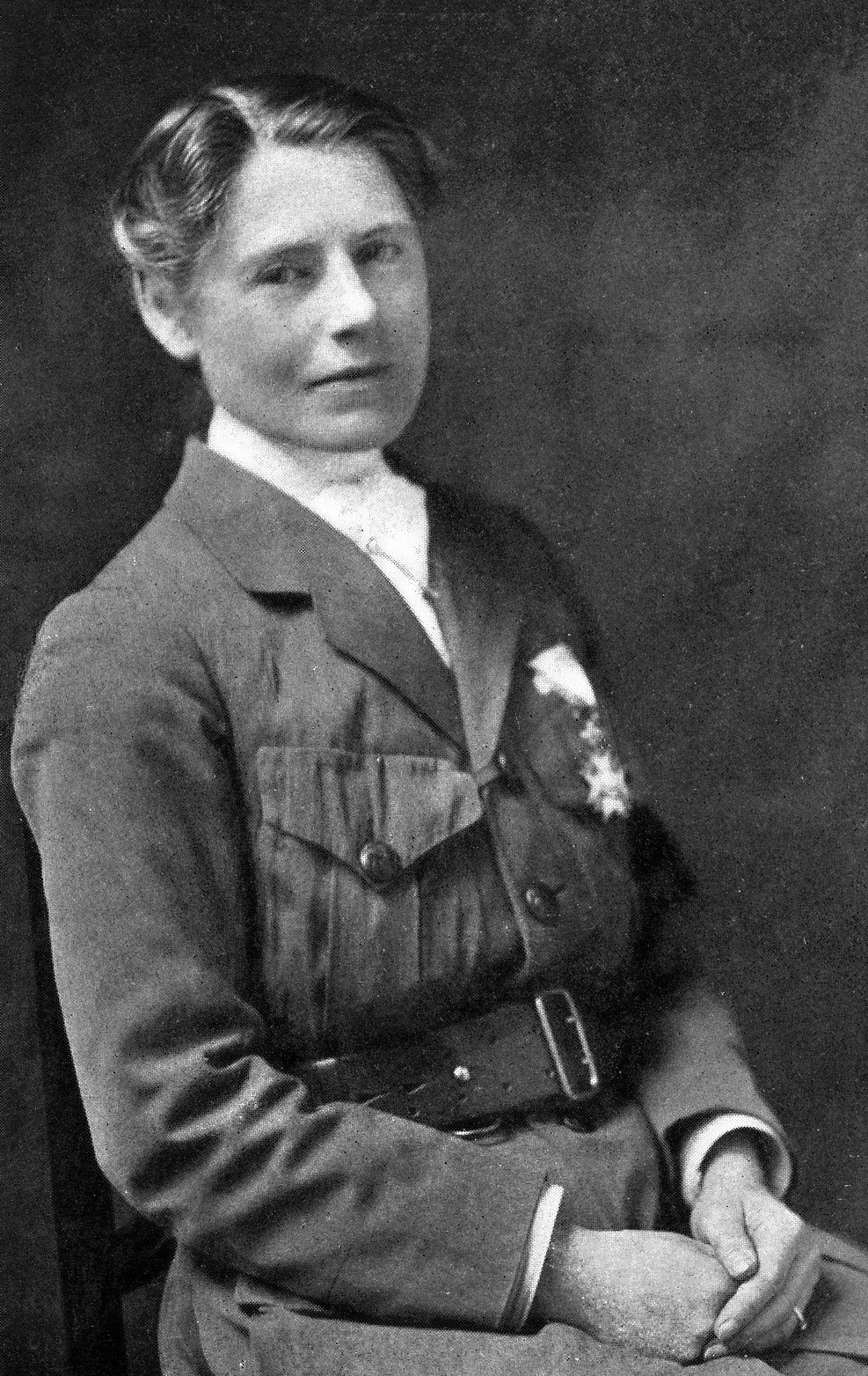 Historisches Porträt von Evelina Haverfield in Uniform